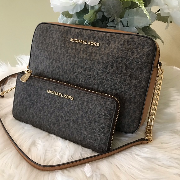Michael Kors Handbags - Last set✨Michael Kors large crossbody & wallet set